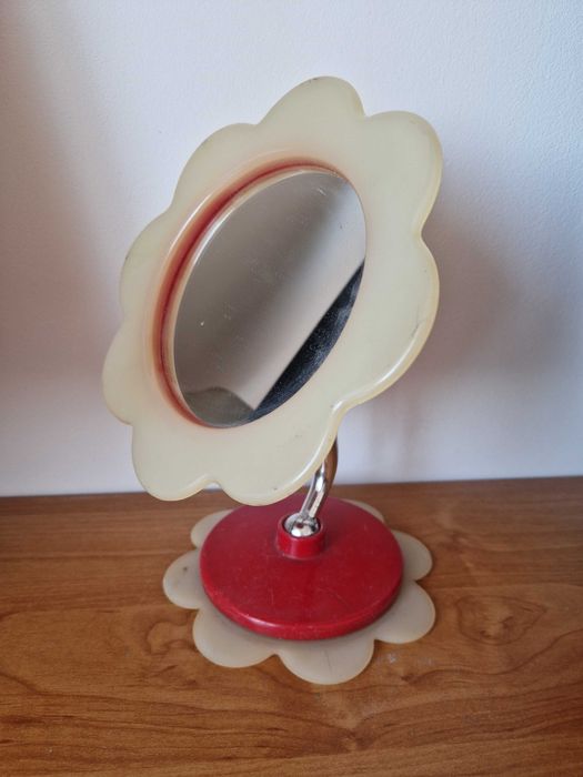 Lusterko kosmetyczne stojace z czasów PRL