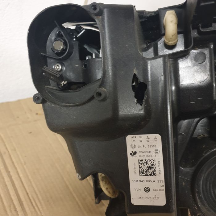 VW ID4 lampa lewa przednia