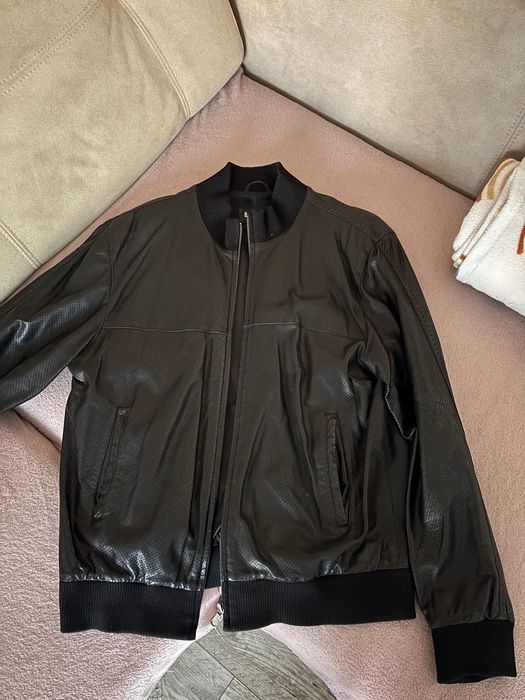 Стильна шкіряна куртка