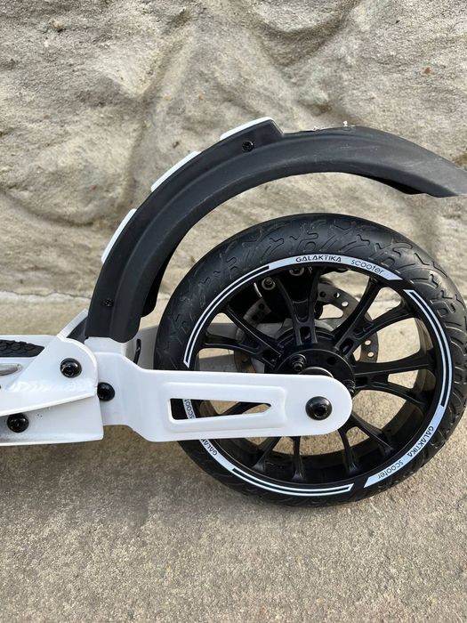 Самокат в чудовому стані ,як для дітей так і для дорослого