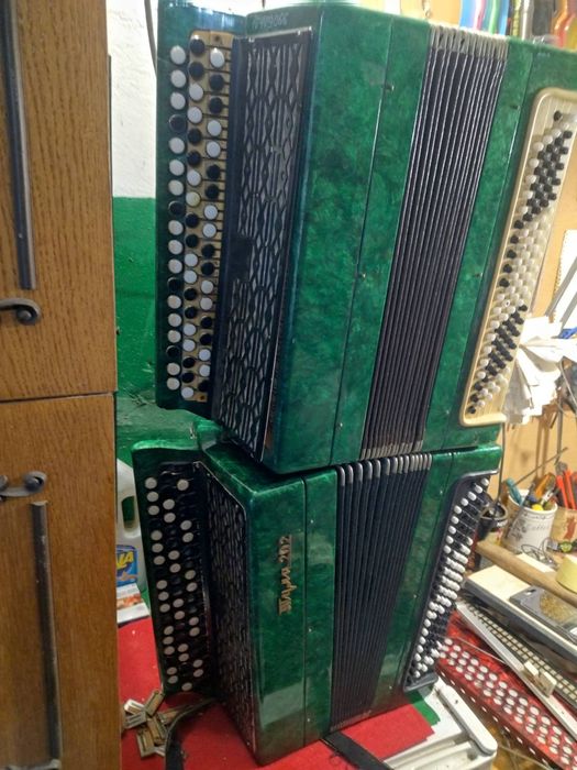 Продам баяни  різні тюнер сейко