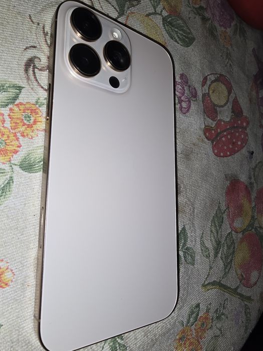 Vendo ou troco IPHONE 16 pro max