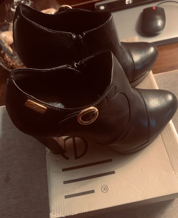 Botins Pretos em Pele senhora