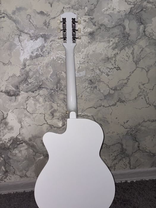 Продам акустичну гітару Polcraft + чохол + запасні струни