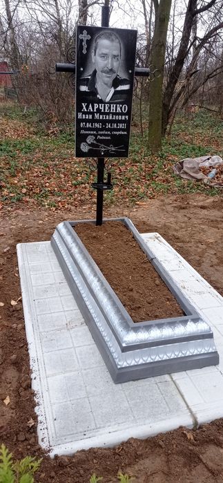 Пам'ятники (квітники , надгробки, цветники)  з бетону