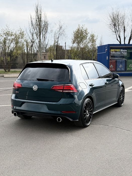 Volkswagen Golf GTI
