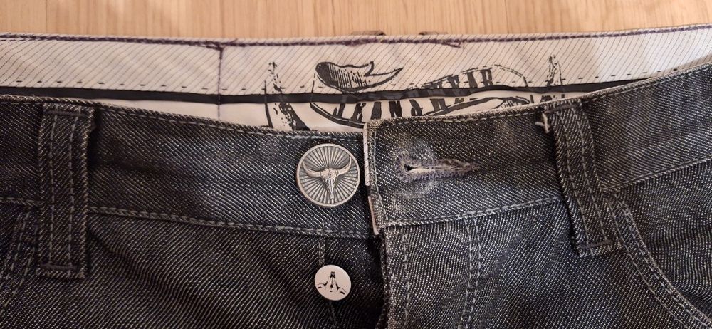 Spodnie, jeansy, dzwony z  rozszerzanymi nogawkami na dole. Rozmiar L