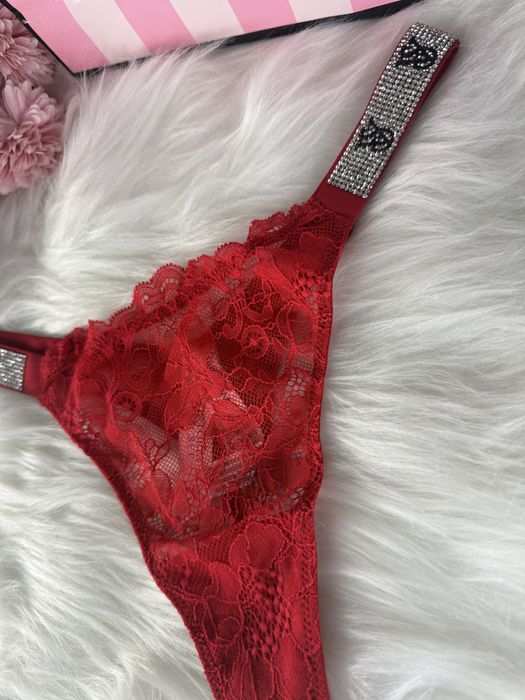 Czerwone koronkowe majtki stringi z kryształkami Victoria’s Secret S
