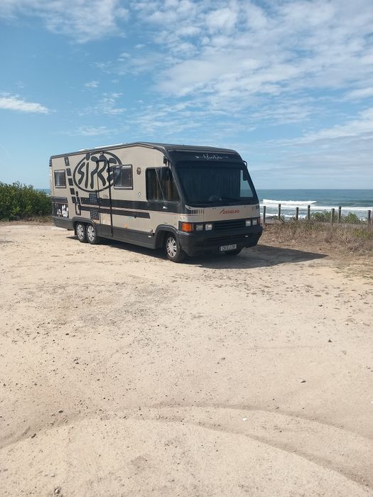 Autocaravana Fiat Ducato de 1989 pesada  mas dá para conduzir com carta normal