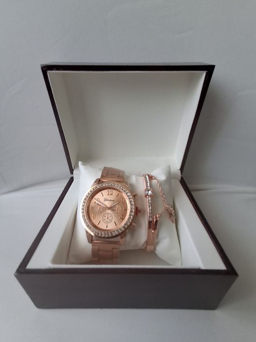 Zegarek damski w drewnianym pudełku
