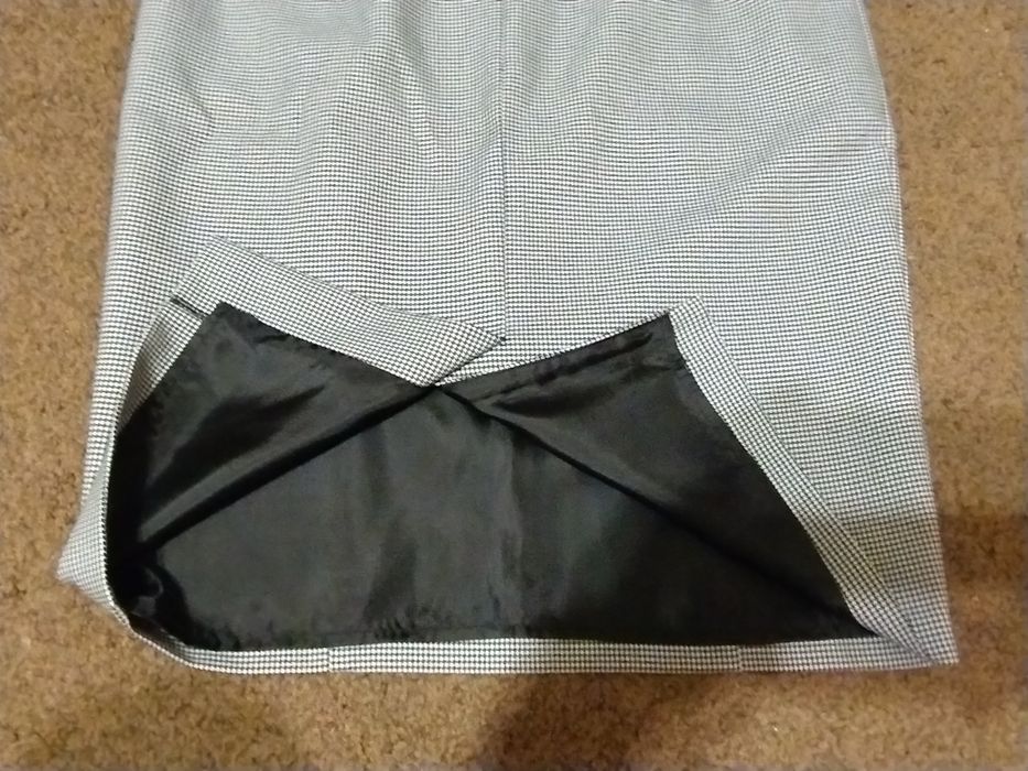 Spódnica ołówkowa w kolana