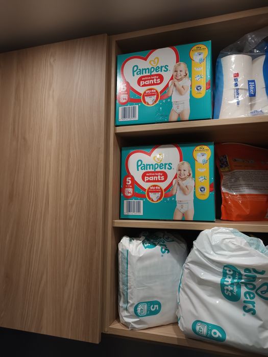 Pieluchomajtki Pampers rozmiar 5 210 sztuk  rozmiar 6 21 sztuk