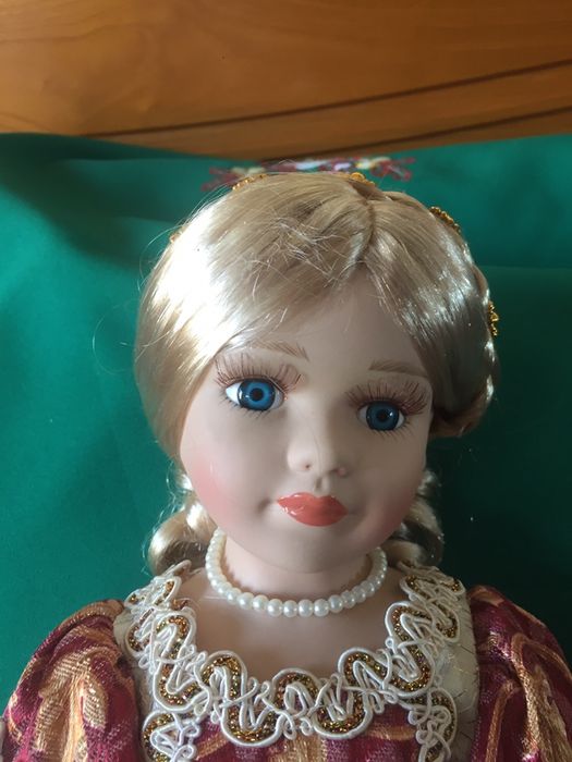 Boneca de porcelana  antiga para colecionar