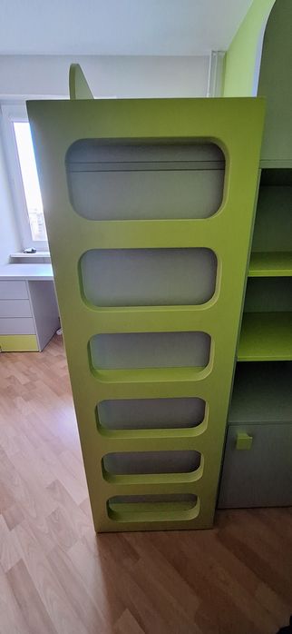 Łóżko piętrowe z garderobą i biurkiem