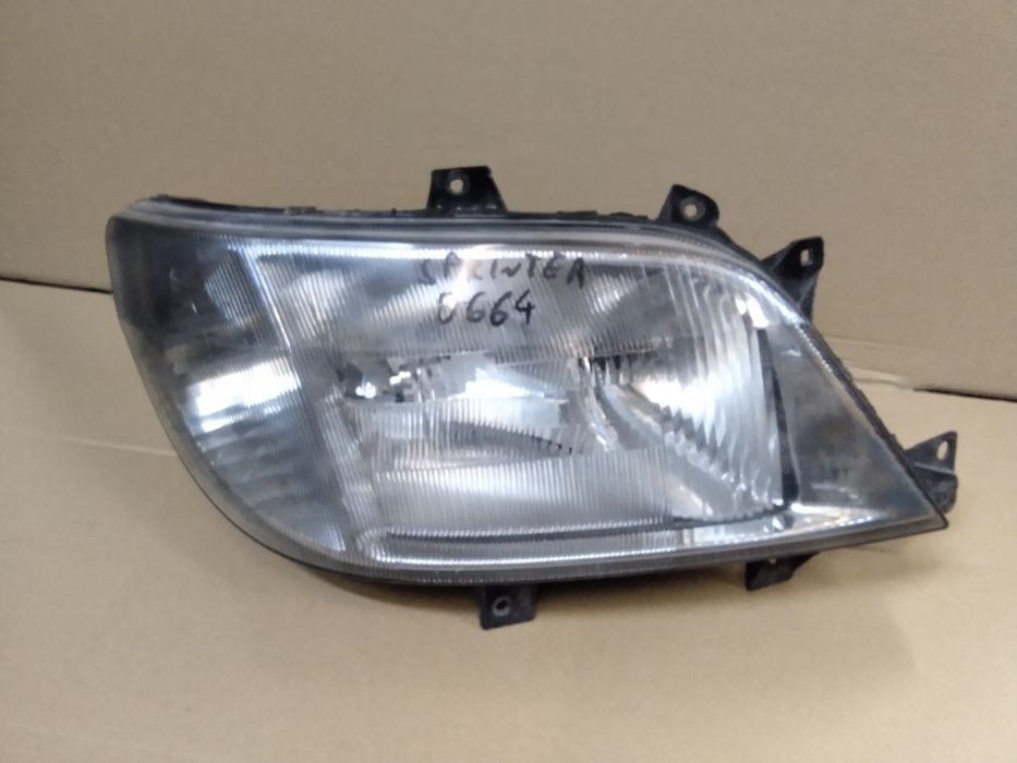 Lampa przednia prawa Mercedes sprinter 903 przód 00-03 hella