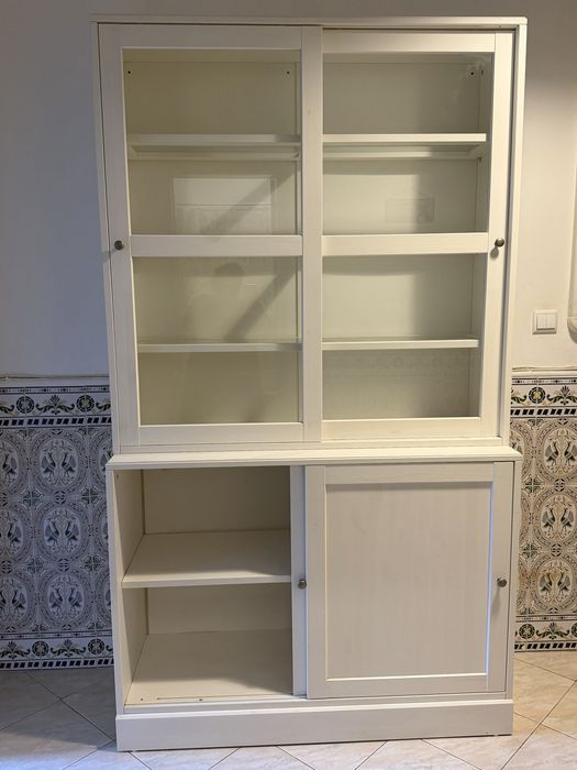 Móvel Vitrine Branco com Portas de Vidro Deslizantes