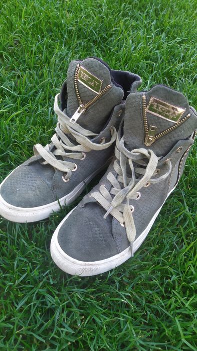 Кеди фірмові, стан ідеальний