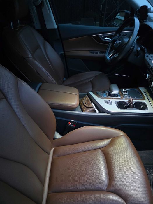 AUDI Q7 2018 року