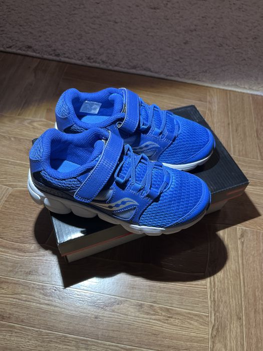 Продам кросівки.На хлопчика.Saucony Розмір 33