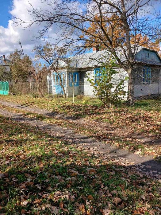 Продається ділянка з будинком