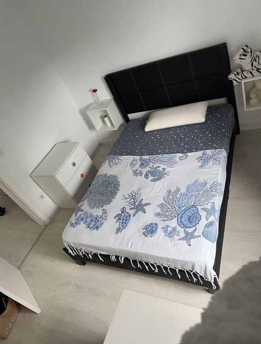 Vendo uma casa solteiro + mas colchão+ cabeçeiras