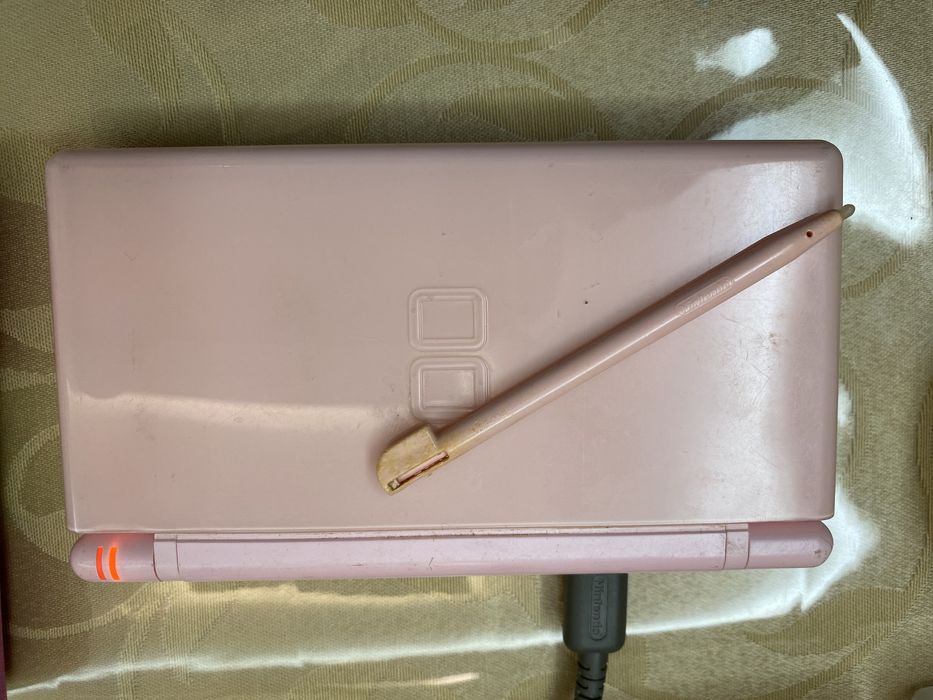 Pack consola DSi + 15 jogos e porta jogos