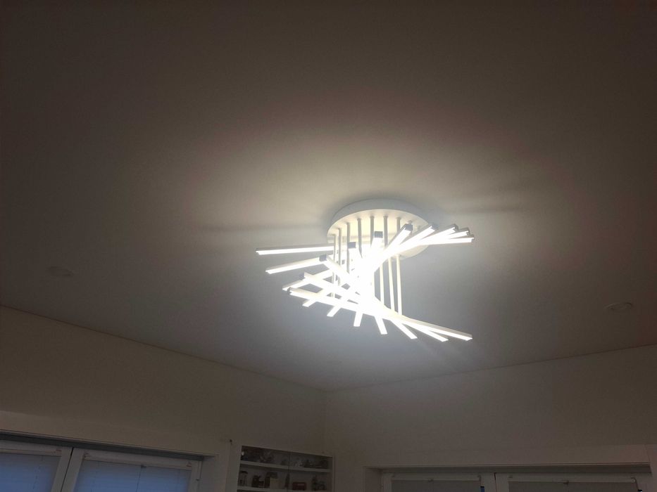 Candeeiro led moderno AEG