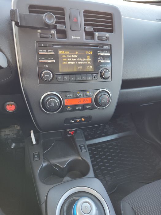 Nissan leaf электромобиль