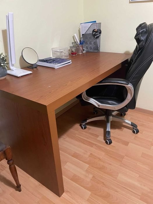 Secretária  impecável