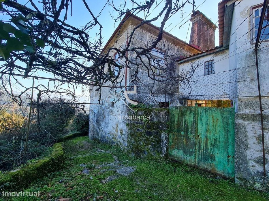 Propriedade unica; Qta Rural C/8 artº urbanos p/habitação, 3ha terreno