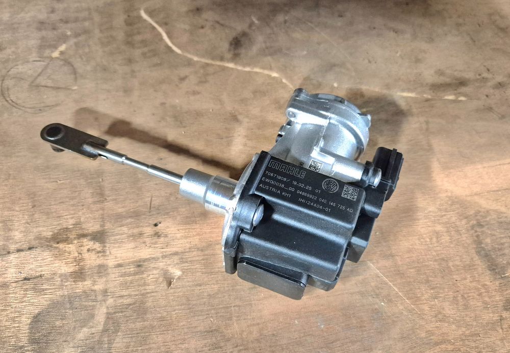 Siłownik turbiny VW Golf Passat Tiguan 2.0 TSI 04​E​14​5​7​25​AD MAHLE