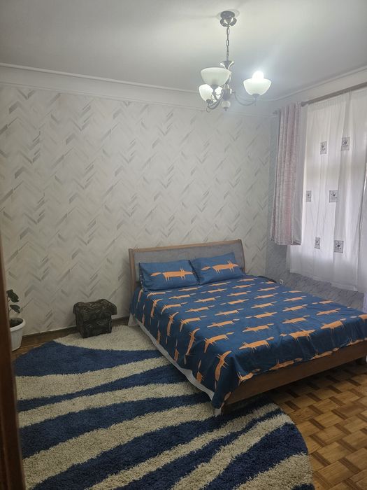 СДАМ ПОСУТОЧНО2к.в центре в парке Бабаева