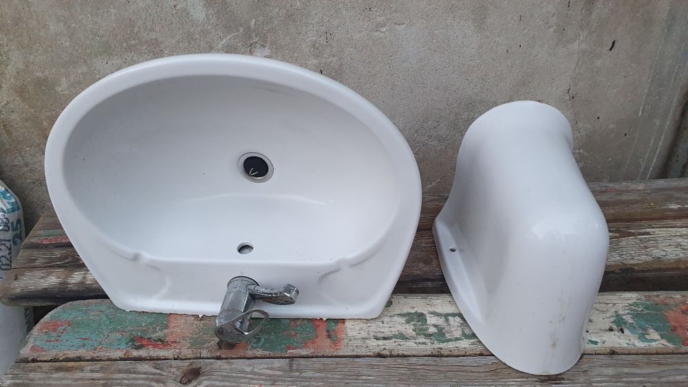 Umywalka łazienkowa z baterią
