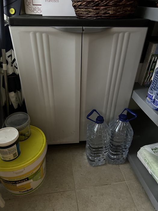 Armário pequeno com porta + Armário estantes