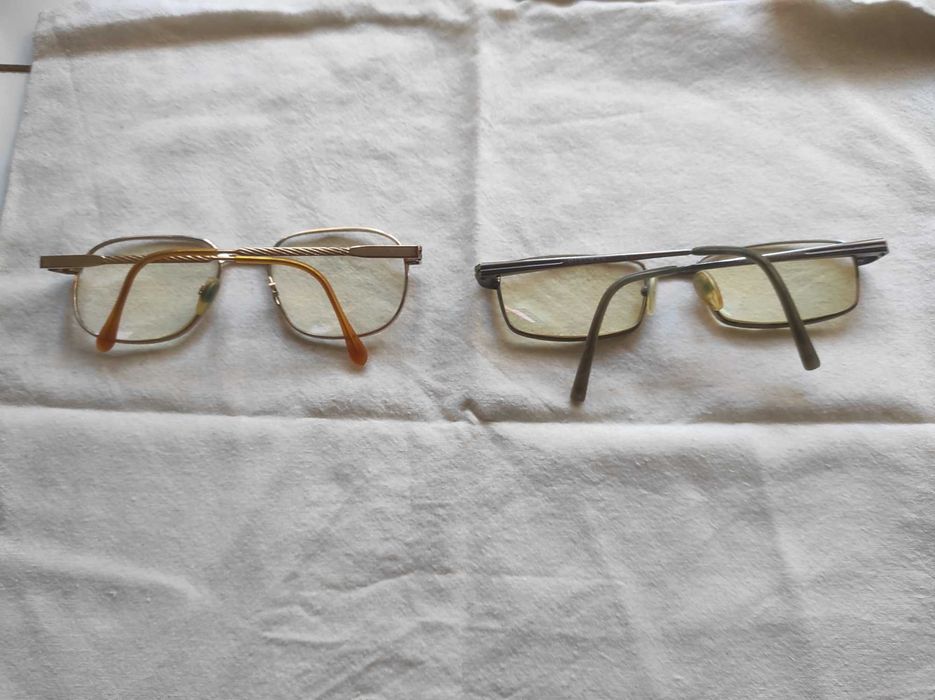 Armações de óculos com as lentes