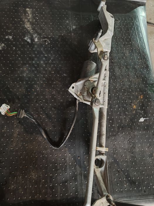 Mechanizm wycieraczek silniczek wycieraczek Mercedes c klasa w 203