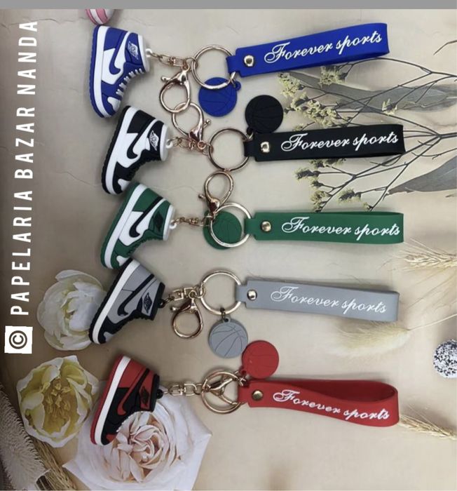 Porta chaves bota Nike Air e sapatos  Adidas