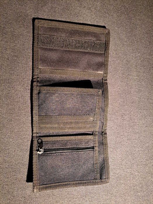 Czarny portfel - dużo kieszonek