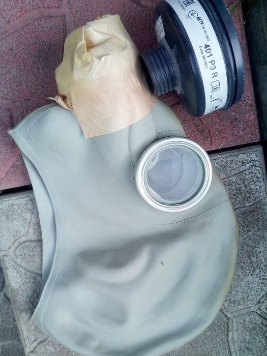 Респіратор з картриджем