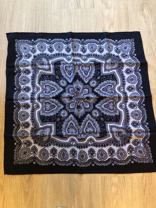 Lenços antigos em lã