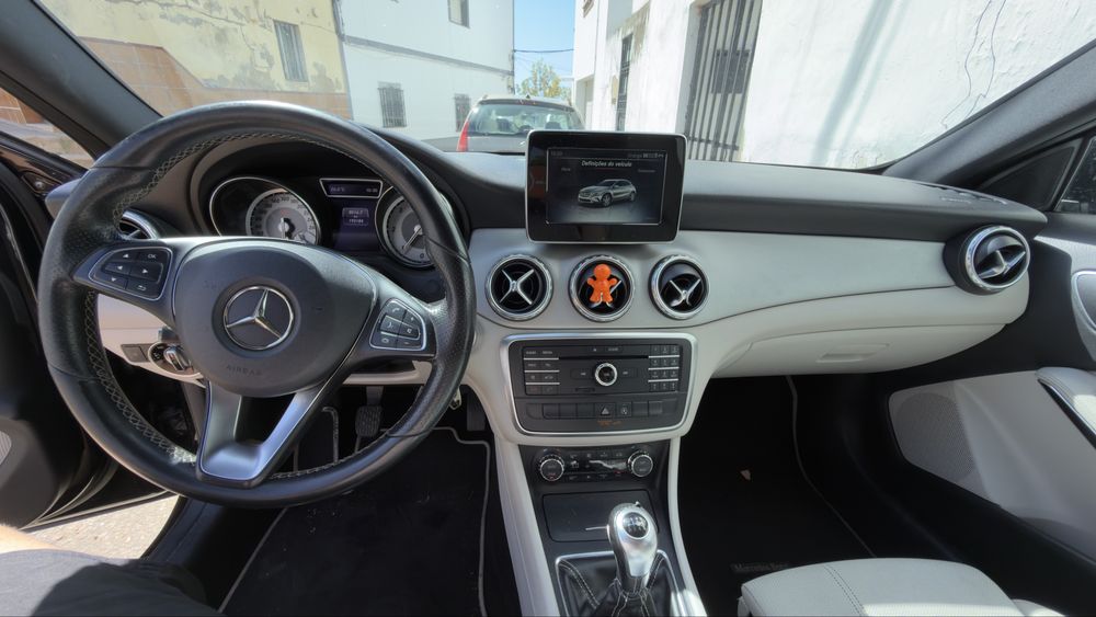 Mercedes Benz GLA 180D