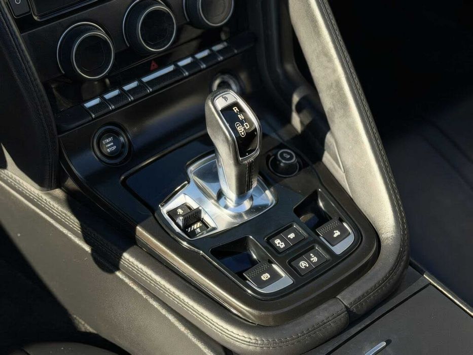 Jaguar F-TYPE R Convertible      2016