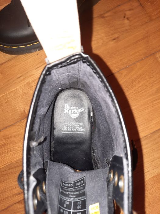 3 pares de calçado (Timberland, Dr Martens, Adidas)