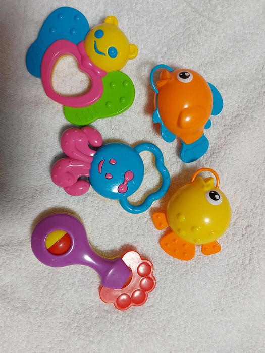 Набор ярких погремушек
