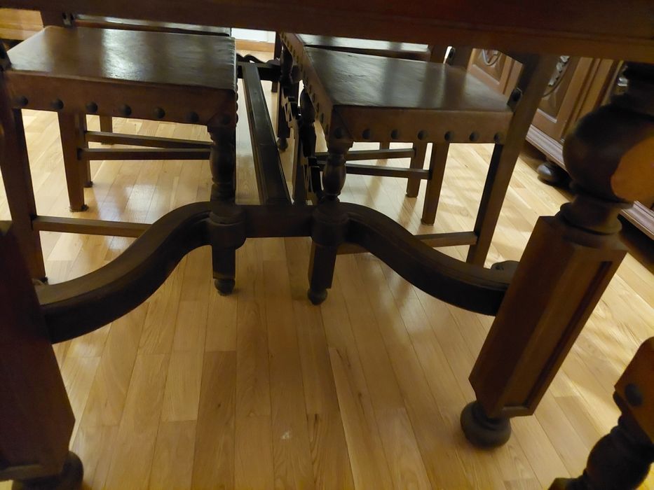 Móvel,mesa e cadeiras de sala de jantar