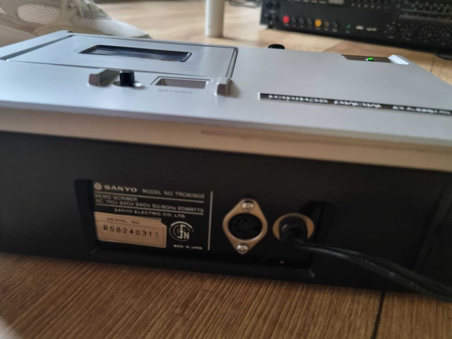 Magnetofon Sanyo zabytkowe