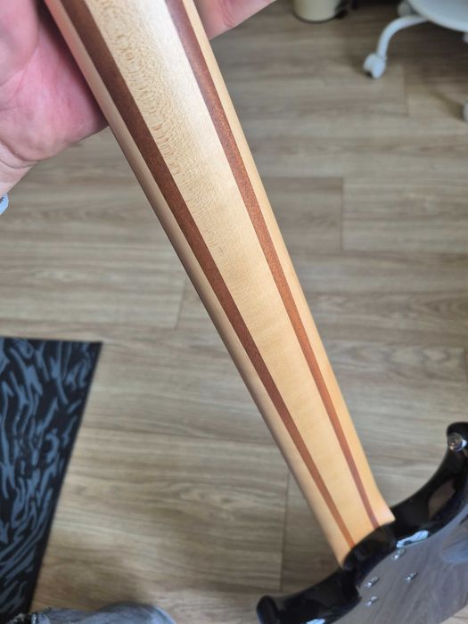 Gitara basowa 5-strunowa YAMAHA (model BB425) - stan idealny + DODATKI