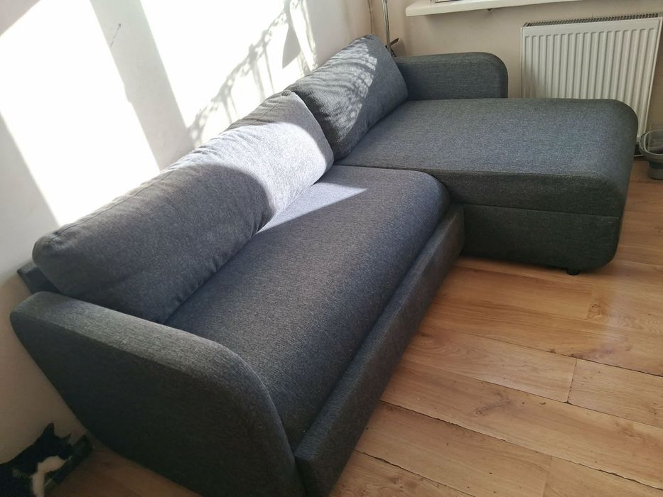 Narożnik z funkcją spania i pojemnikiem na pościel