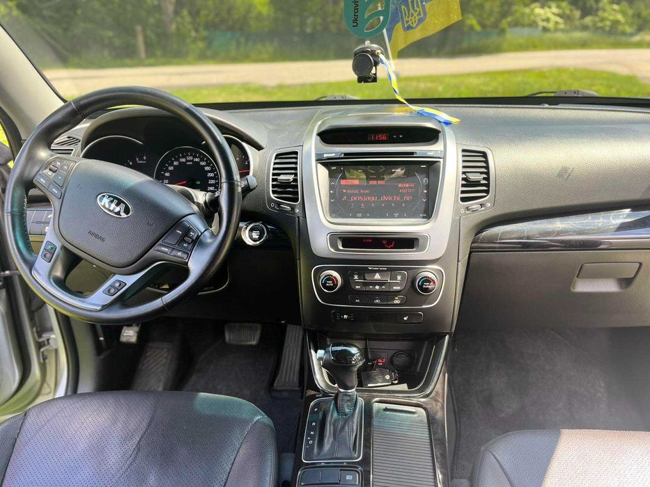 автомоболь KIA Sorento
