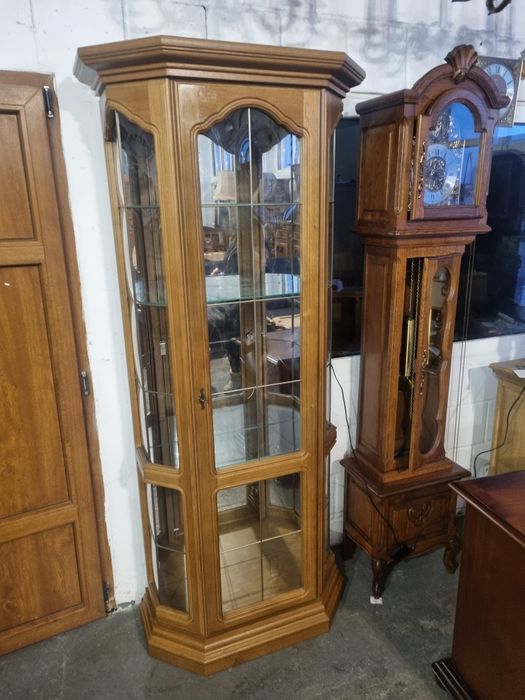 witryna dębowa przeszklona